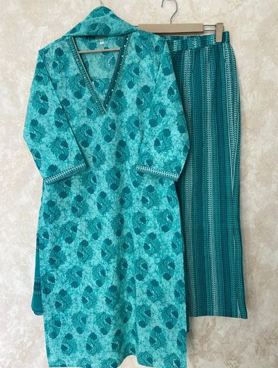 Amara Floral Boota Kurta Set