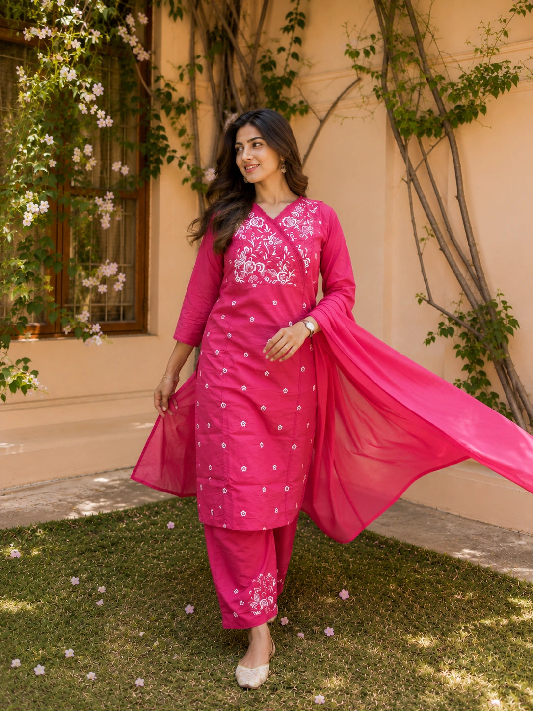 Women's pink thread embroidered cotton kurta set
