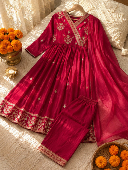 red Anarkali kurta set for women
